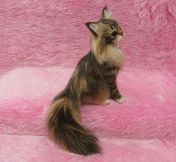 Needle Felted Maine Coon : Miniature Wool Cat