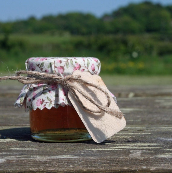 Honey Wedding Favour with a Pink Rosebud Cover and Wooden Tag