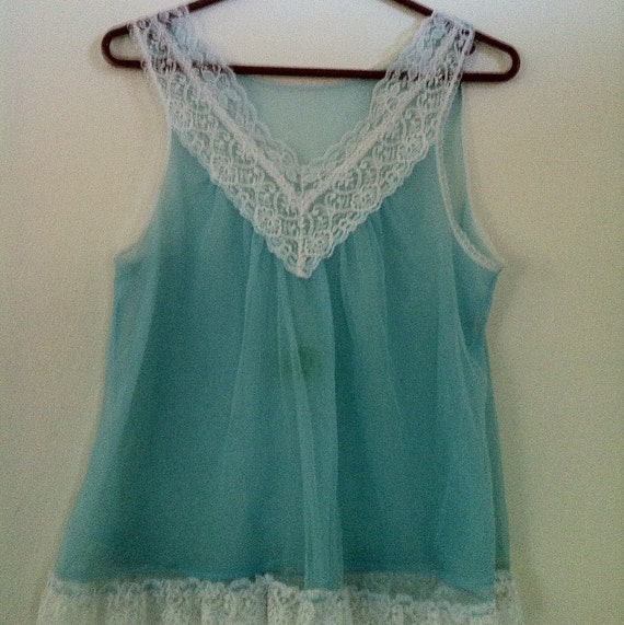 Baby blue 1960s shorty nightgown excellent condition size