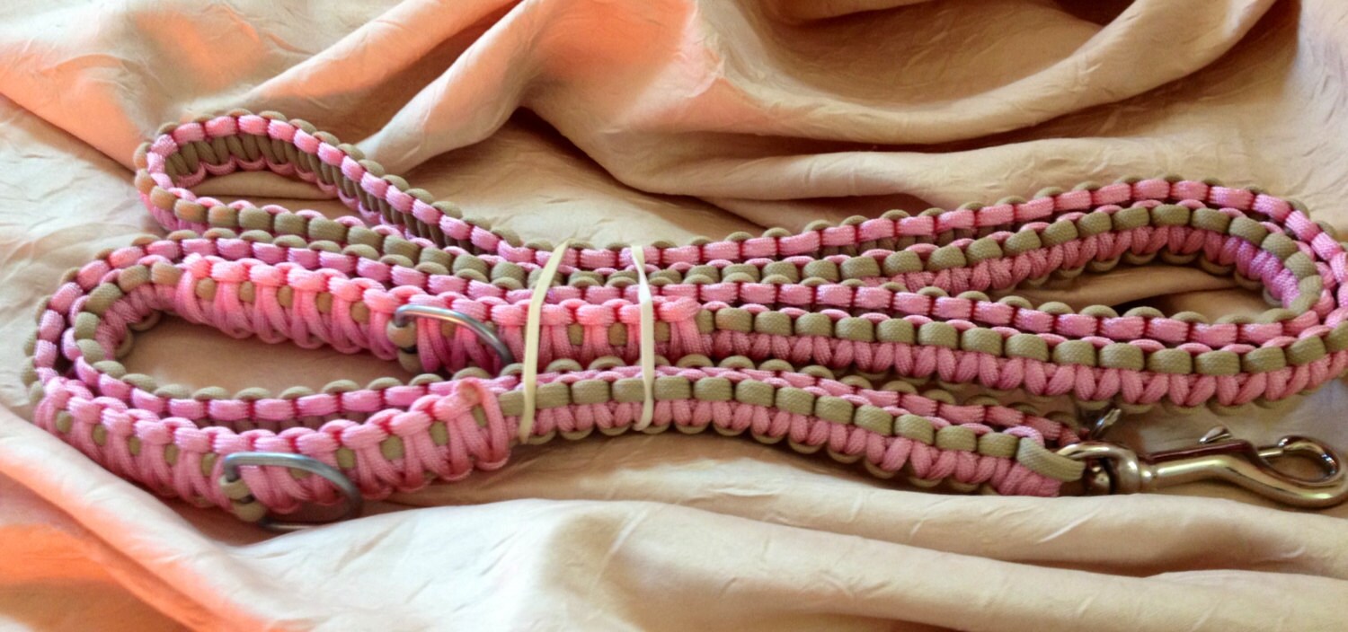 Paracord dog leash 3 in 1 550 paracord dog leash.