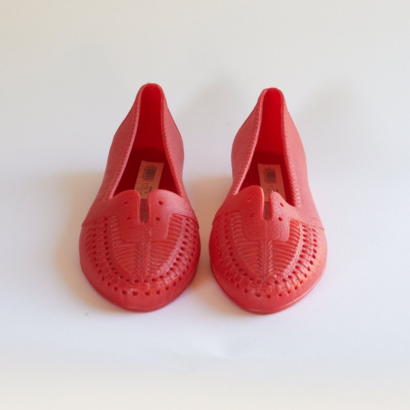 Red Jelly Shoes // 1980's // Women's Size 7 by ShineOnVtg on Etsy