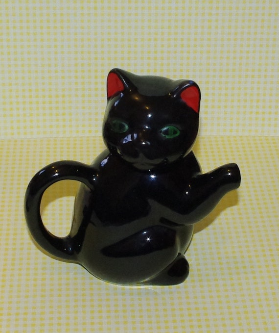 Vintage small black cat teapot. by GarouxDesLarmes on Etsy