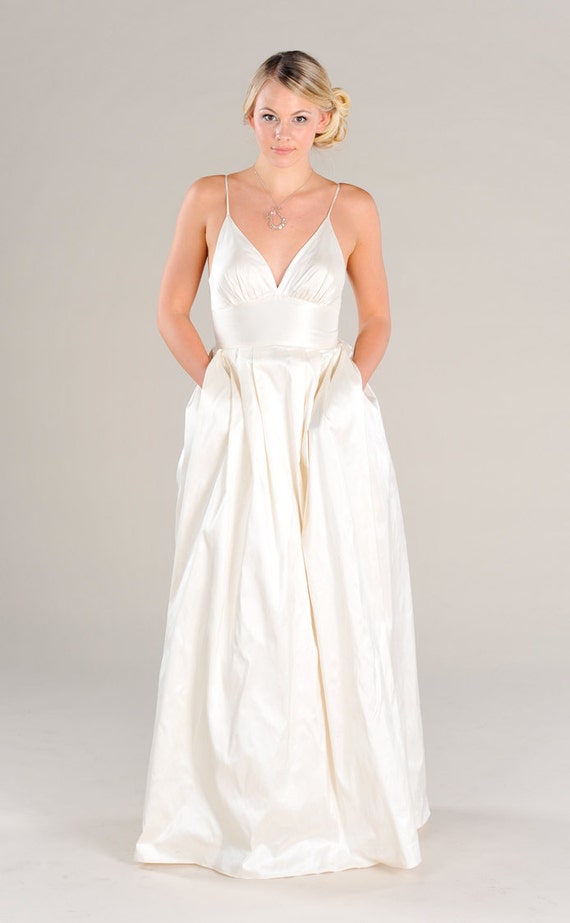 V Neck Wedding Dress With Pockets 4