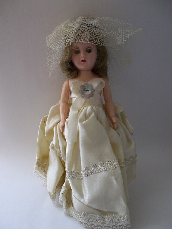 Vintage Bride Dolls 4