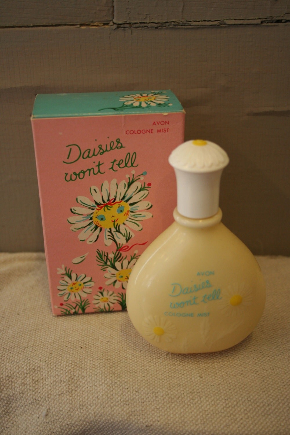 Vintage Avon Daisies won't tell Cologne