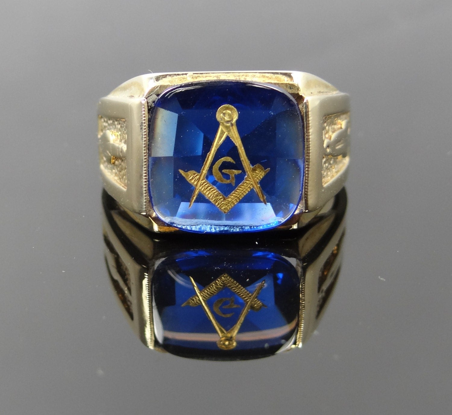 Vintage Masonic Symbol Blue Glass Yellow Gold Ring