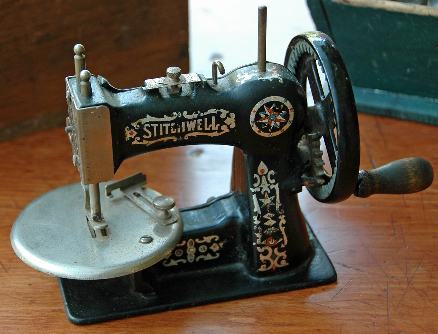 Vintage Antique 'STITCHWELL' CHILDs SEWING Machine