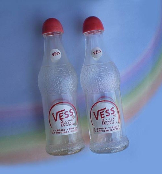 Vintage 50s Vess Salt Pepper Shakers Billion Bubble Beverages