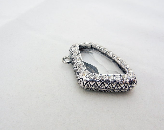 Dimensional Faceted Glass Teardrop Rhinestone Edged Double Link Pendant