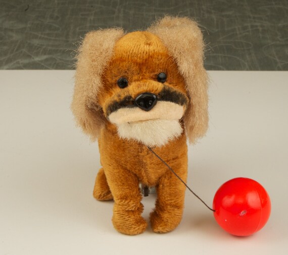 Vintage Wind Up Toy Dog Made in Japan kdw