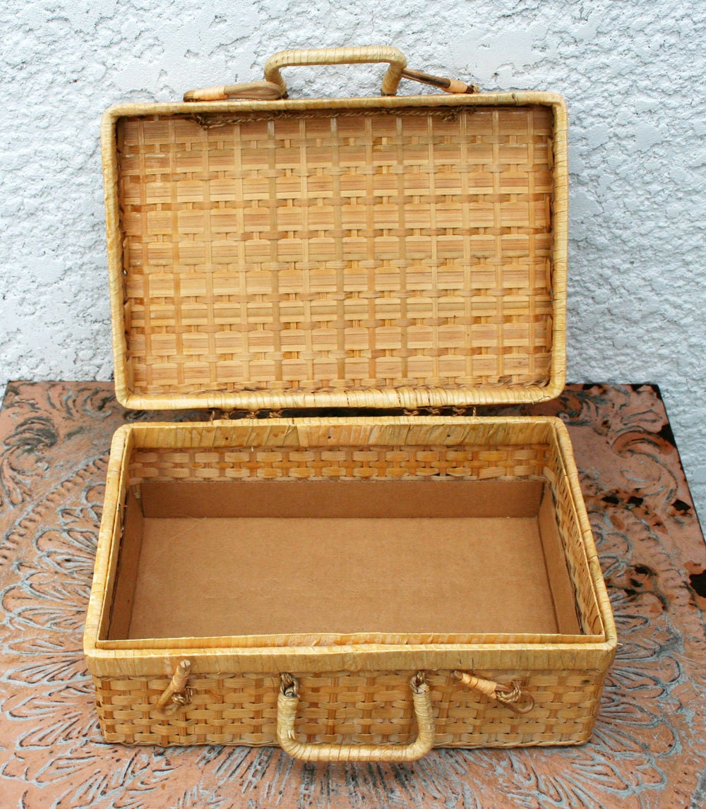 Lightweight Wicker Basket with Hinged Lid