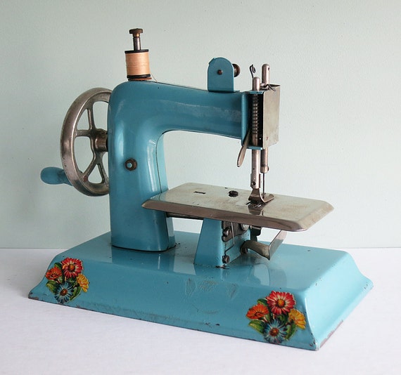 1940s KAY-an-EE Sew Master Toy Sewing Machine in Light Blue