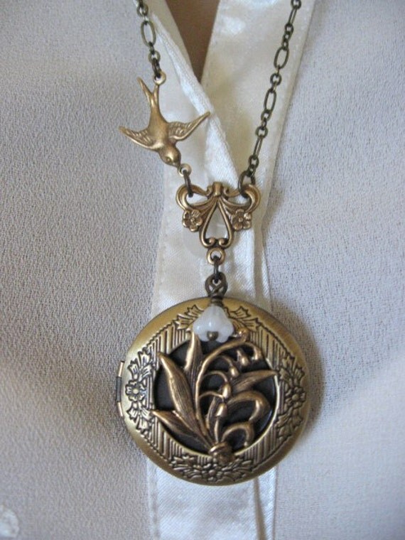 Items similar to Lily of the Valley LOCKET, Antique Locket, Flower ...