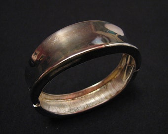 Vintage Heavy Silver Tone Flat Hinged Clamper Bracelet