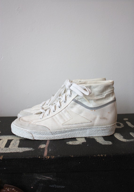  Vintage  1980s Bata  White Canvas Hi Top Sneakers Shoes  Size 6 5