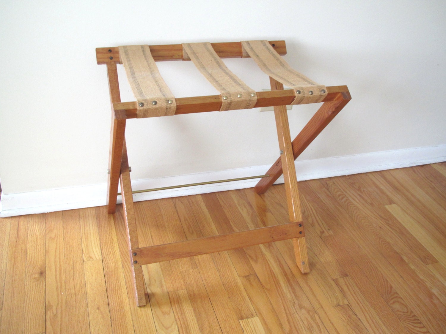 Vintage luggage rack / suitcase stand / wood and jute