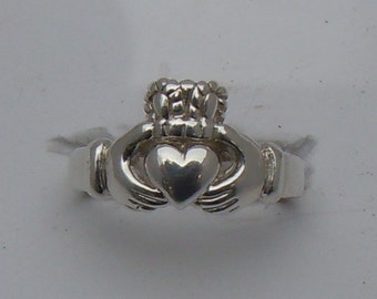 Ladies Claddagh Ring