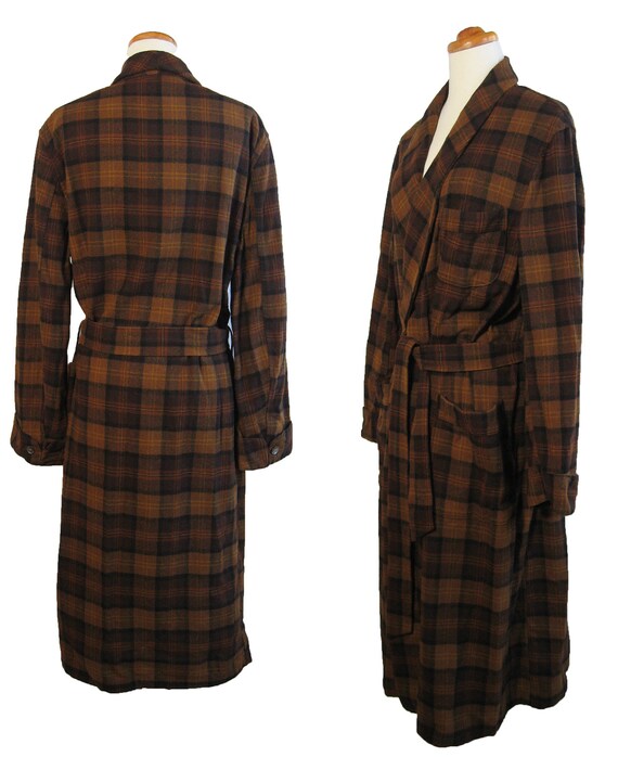 1960s Mens PENDLETON Vintage Wool Plaid Robe. Patch Pockets.