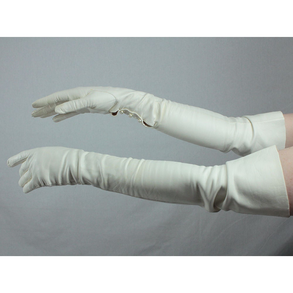 White kid leather Opera gloves. Mousquetaire gloves. Evening