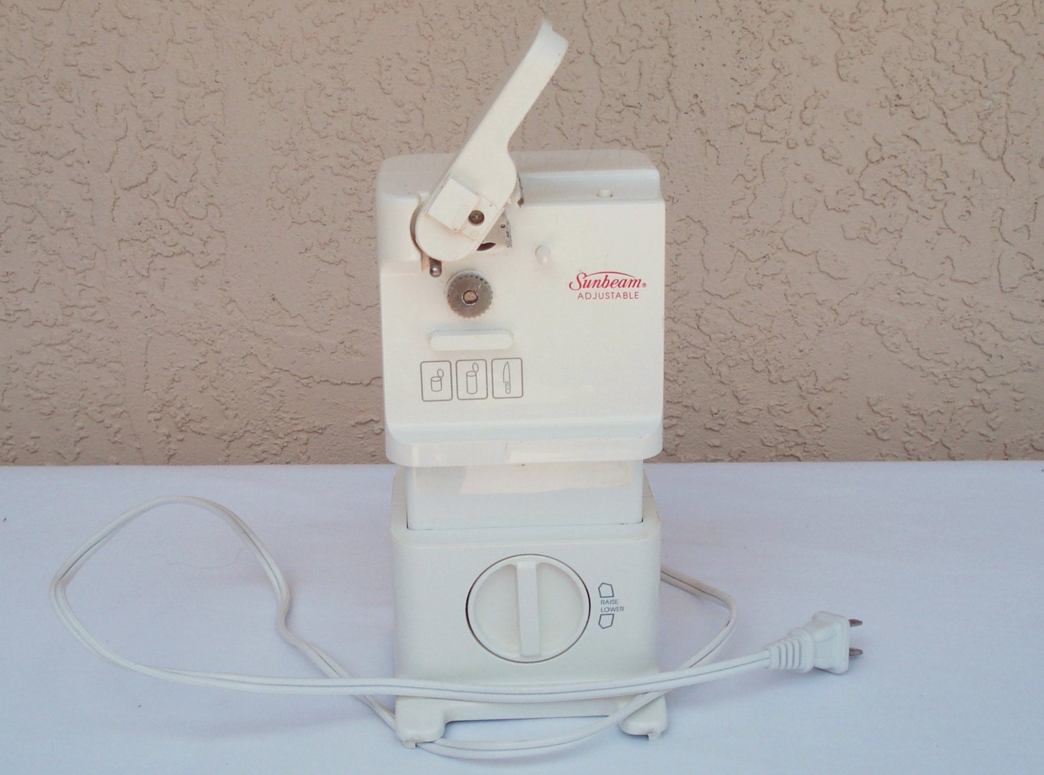 SUNBEAM Adjustable Electric Can Opener With Knife And Scissors