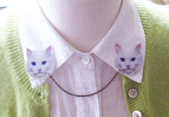 Kitten sweater brooch