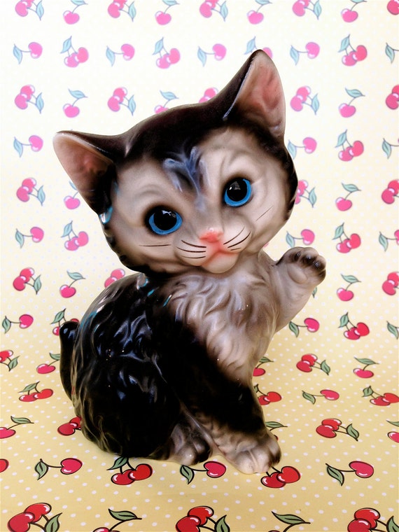 Vintage Kitsch Blue Eyed Kitty Cat Saying Hello Figurine