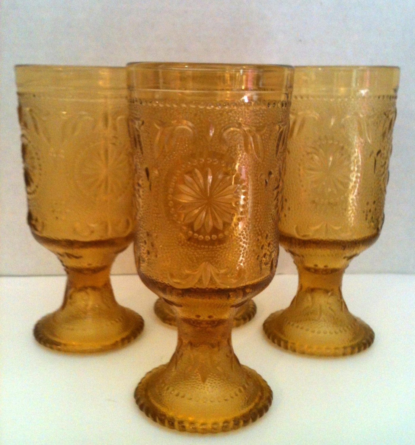 Vintage amber glass anchor hocking stemmed glasses from Duz
