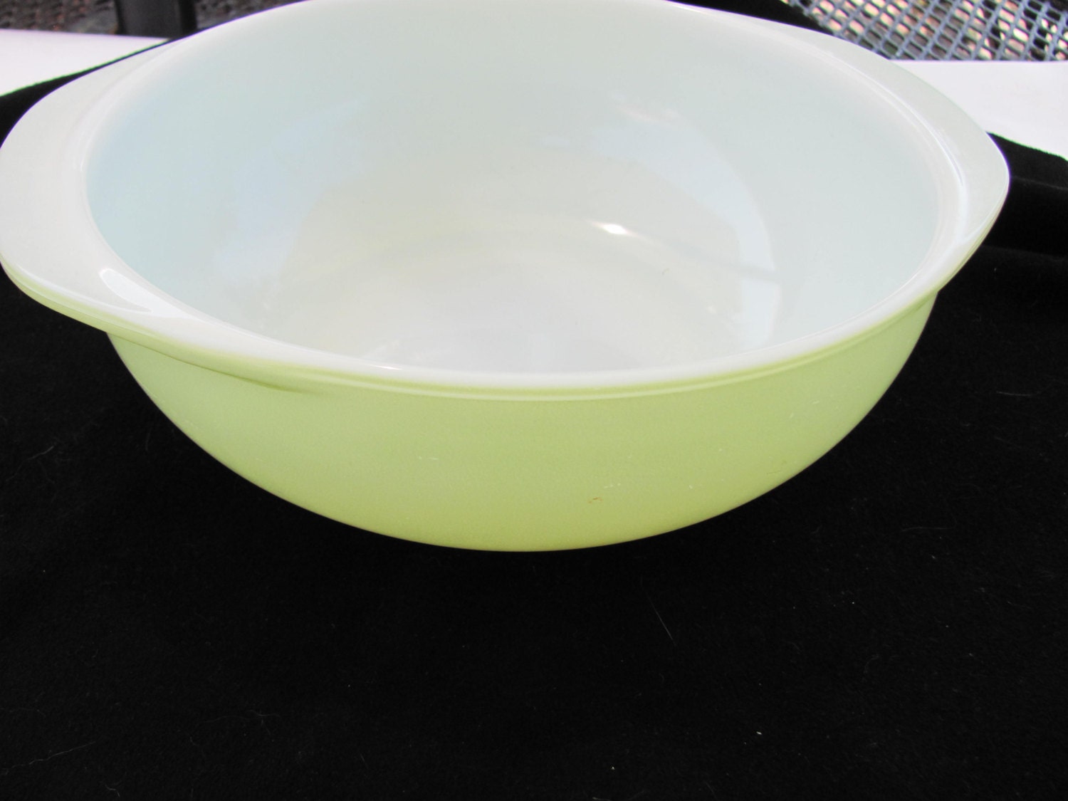 Vintage Lime Green PYREX 2 Quart Baking Dish