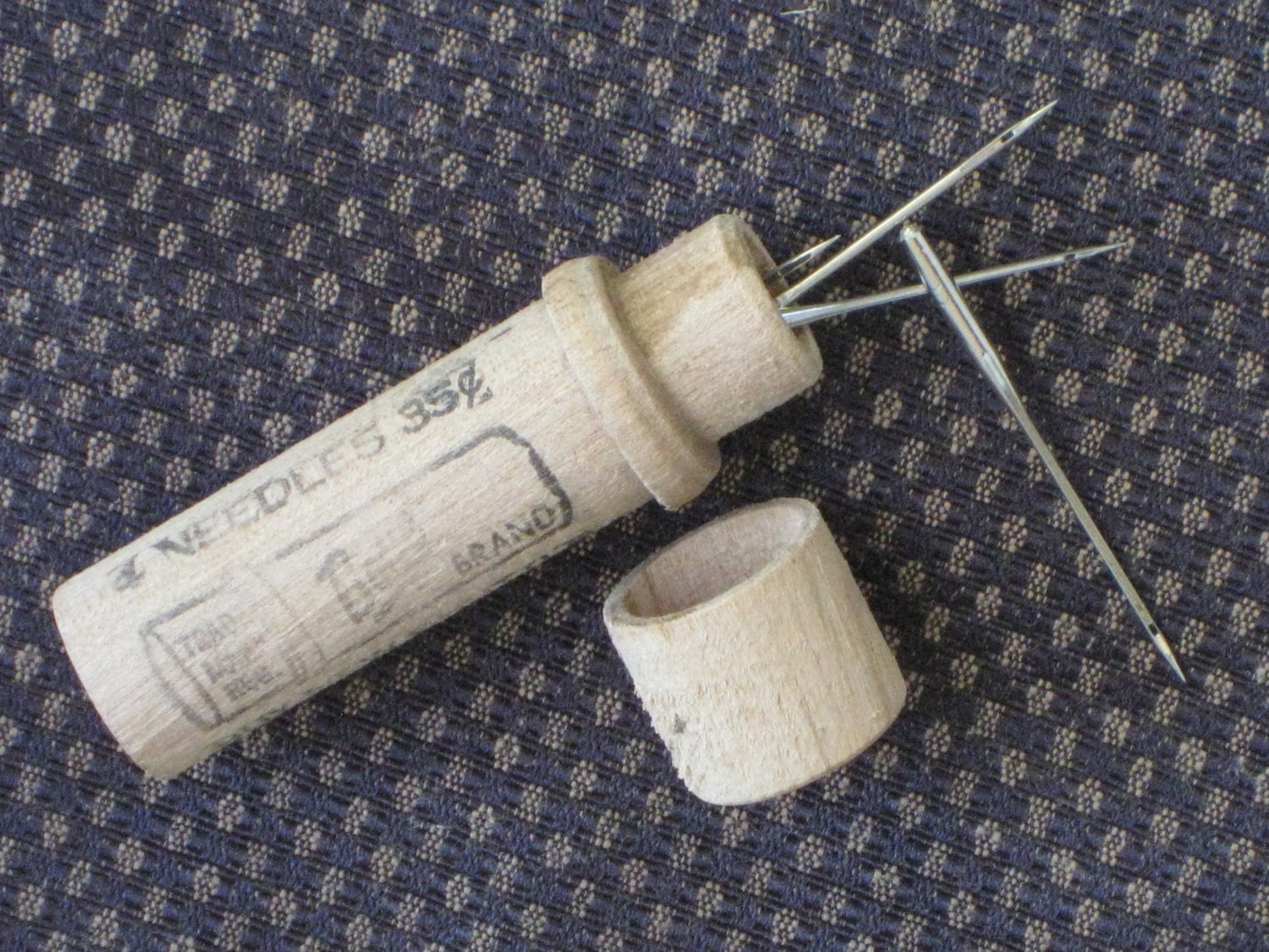 Antique Wooden Needle Holder CaseWith 4 Needles Boye Brand