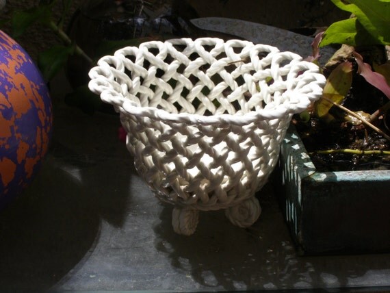 VINTAGE CERAMIC Planter White Lattice Spain // FunkAndMore