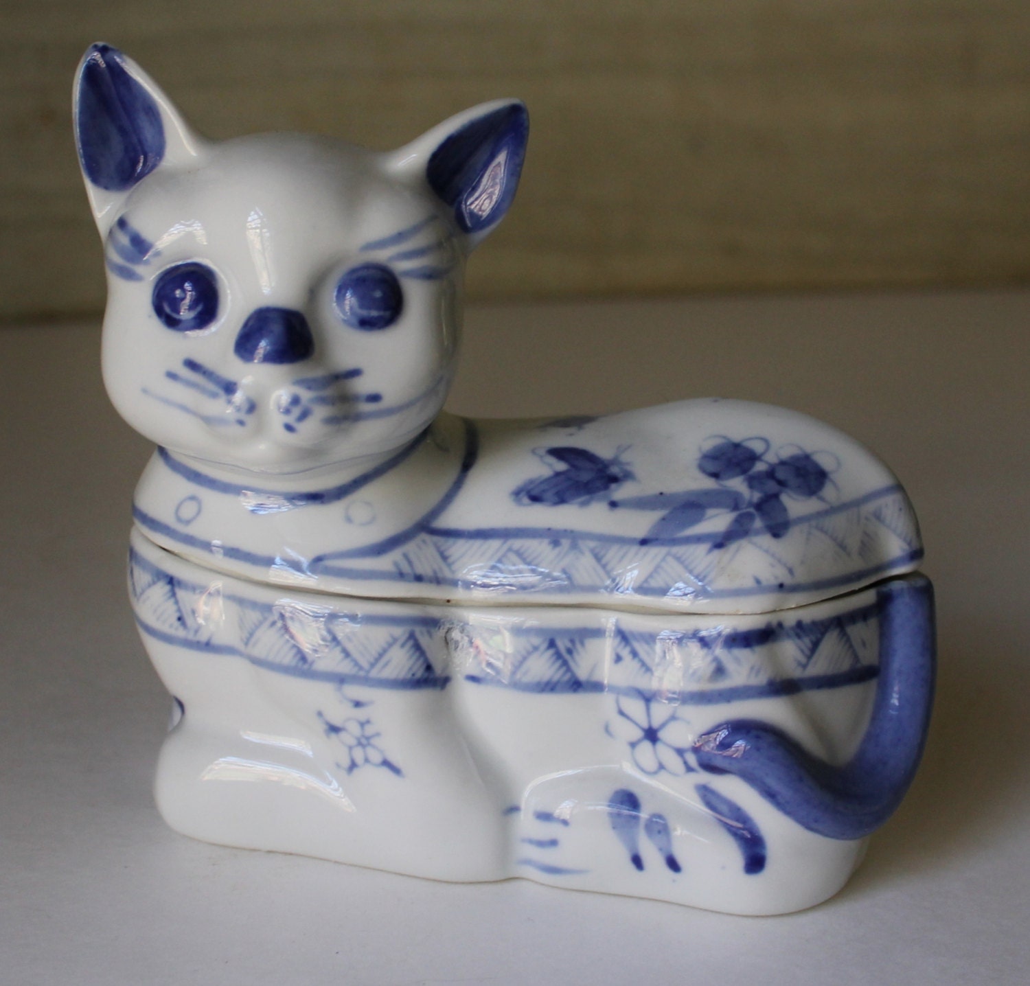 Hand Painted Blue and White Ceramic Cat Box Vintage Cat