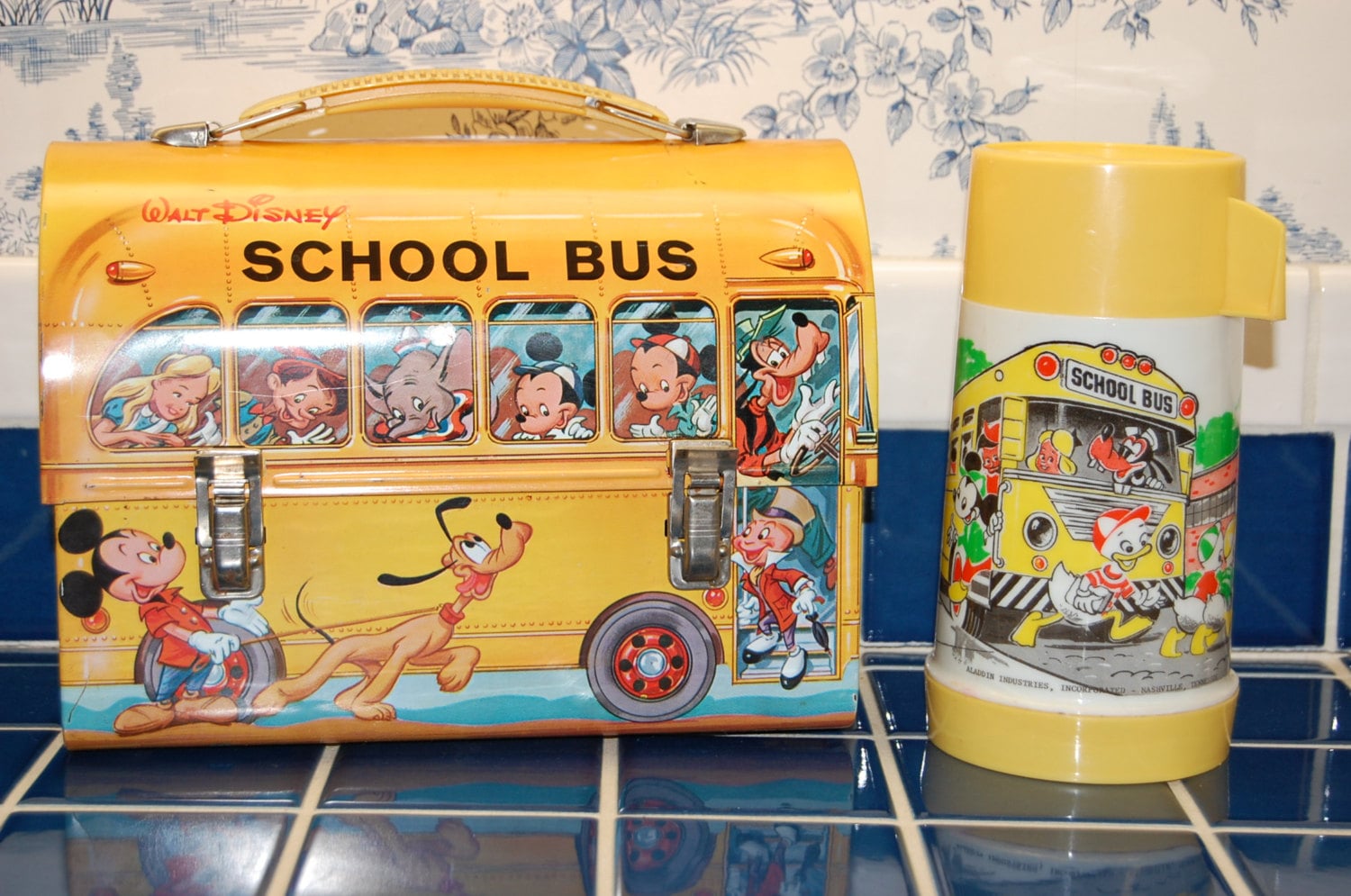 Sale DISNEY School Bus LUNCH BOX / Vintage Disney Bus Lunch