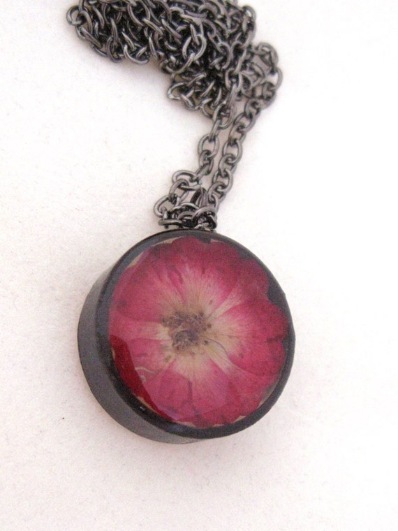 Beautiful Rose Resin Pendant Necklace Real Pressed Rose 1572