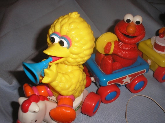 Sesame Street Vintage Pull Train Big Bird Elmo Ernie Plays