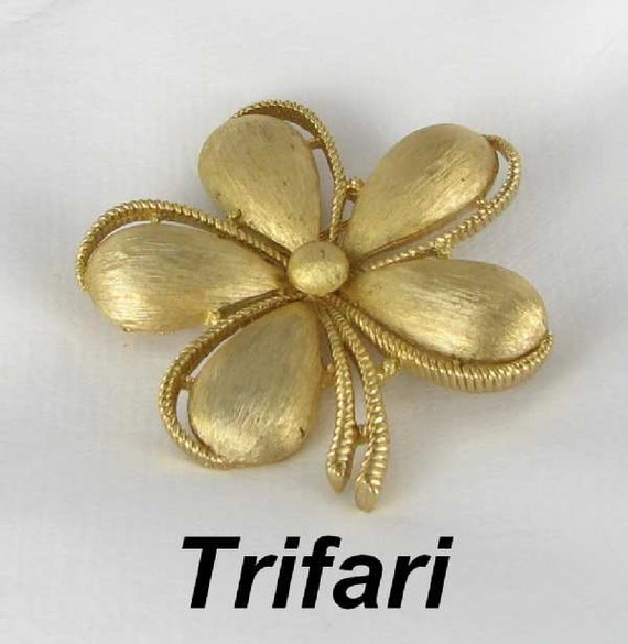 Trifari Brushed Gold tone Flower Brooch Pin Signed broach
