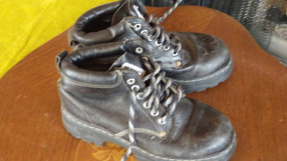 ROOTS Classic leather TUFF boots black Size 6 and a by MANITOUARTS