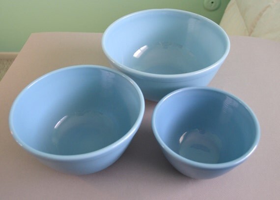 Complete Set of Pyrex Delphite Blubelle Mixing Bowls Reduced