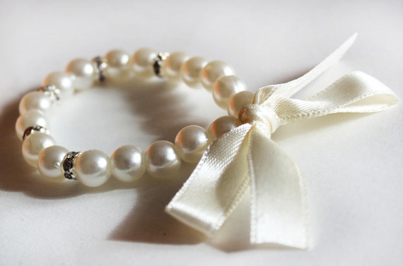 Childrens bracelet flower girl bracelet flower girl gift kids pearl bracelet wedding jewelry flower girl jewelry junior bridesmaid gift