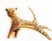 VINTAGE Cat Brooch Pin, 1970s CAT Brooch Pin, Gold Tone Vintage 1970s Cat Brooch Pin, Safely Closure Brooch, Vintage Accessories, Best Gift