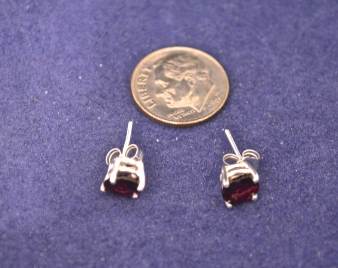 Red Garnet Stud Earrings 6.5mm Round, Natural, Set in Sterling Silver E307