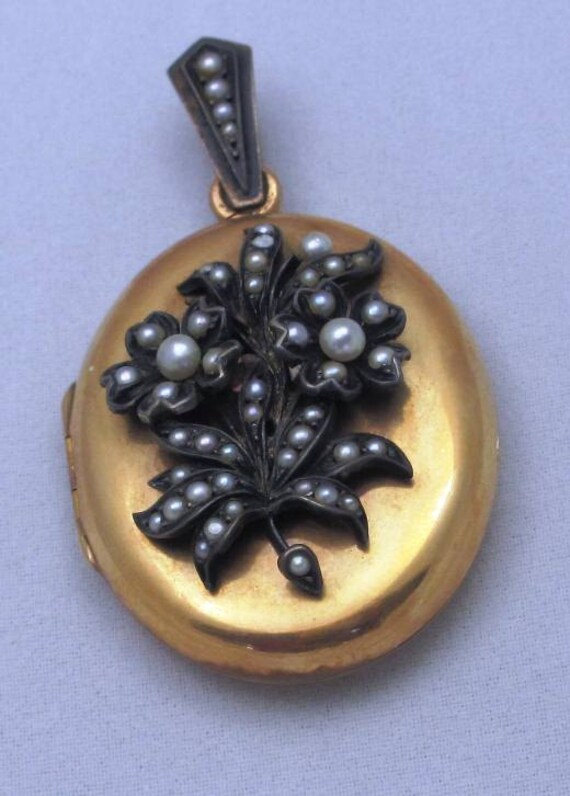 Victorian Romantic Period Jewelry: Antique Locket Forget Me