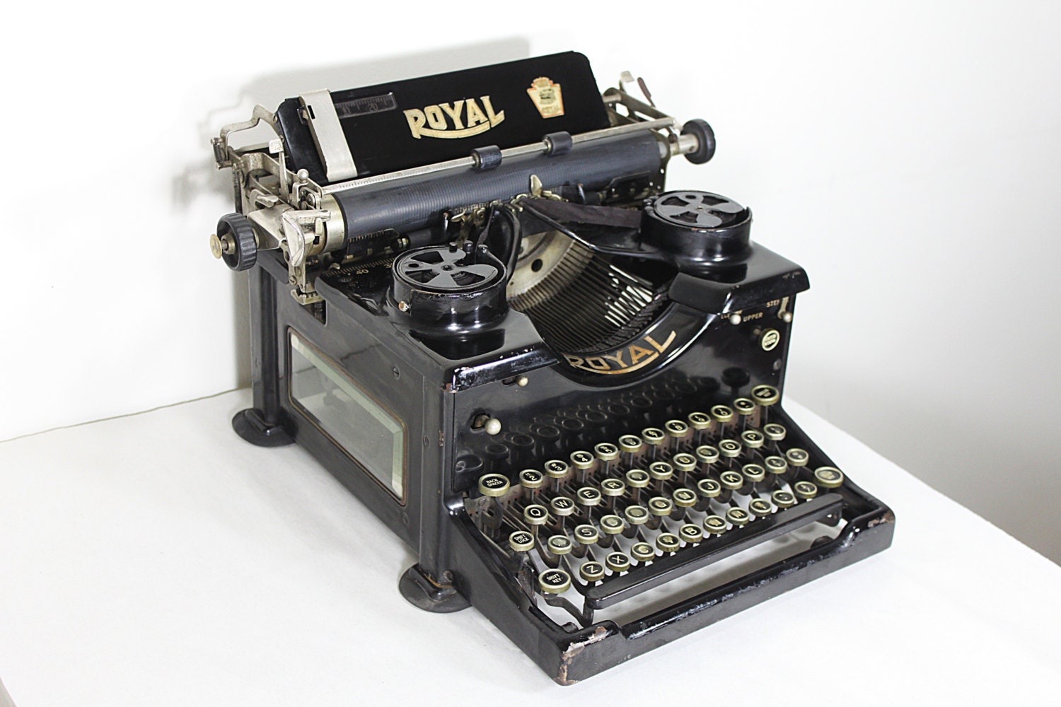 Vintage Antique Royal Model 10 Manual Typewriter with Glass