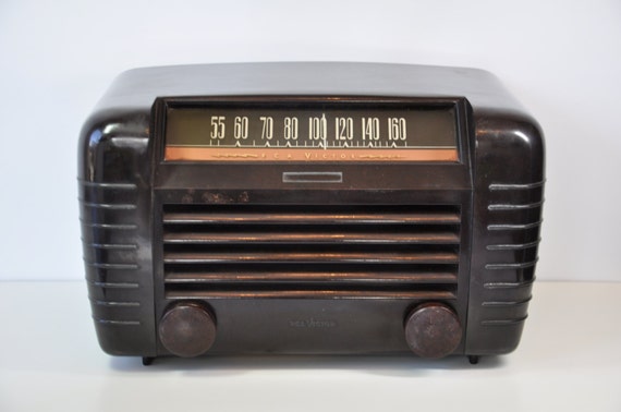 Vintage 1940s RCA Victor Little Master Radio