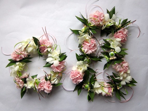 Items similar to Custom Signature Fresh Flower Lei and ...