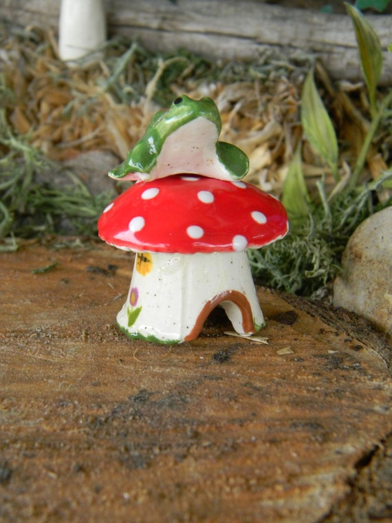  Ceramic Mushroom House  RED Amanita Mushroom Miniature Toad
