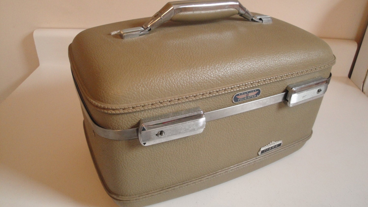 Vintage American Tourister Tiara Tan Train Make Up Case