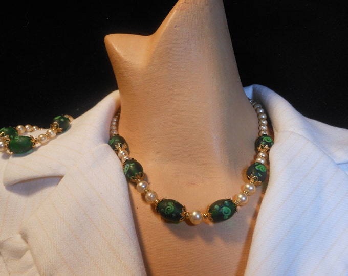 Choker and bracelet, hand made upcycled glass faux graduated pearls and new emerald green lamp work beads OOAK
