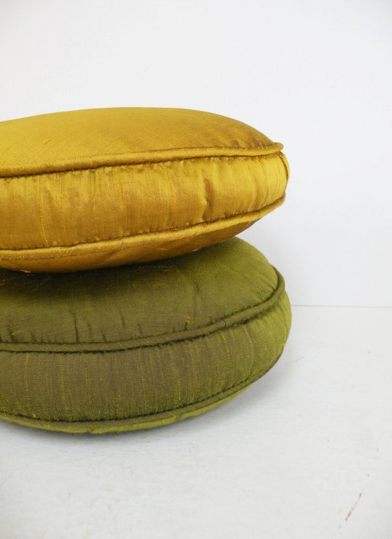 round throw pillows