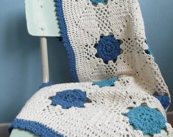 White and blue bohemian crochet Baby Blanket/ Bohème gypsy bohemian hom deco/ Granny square blanquet/ Couverture bébé au crochet