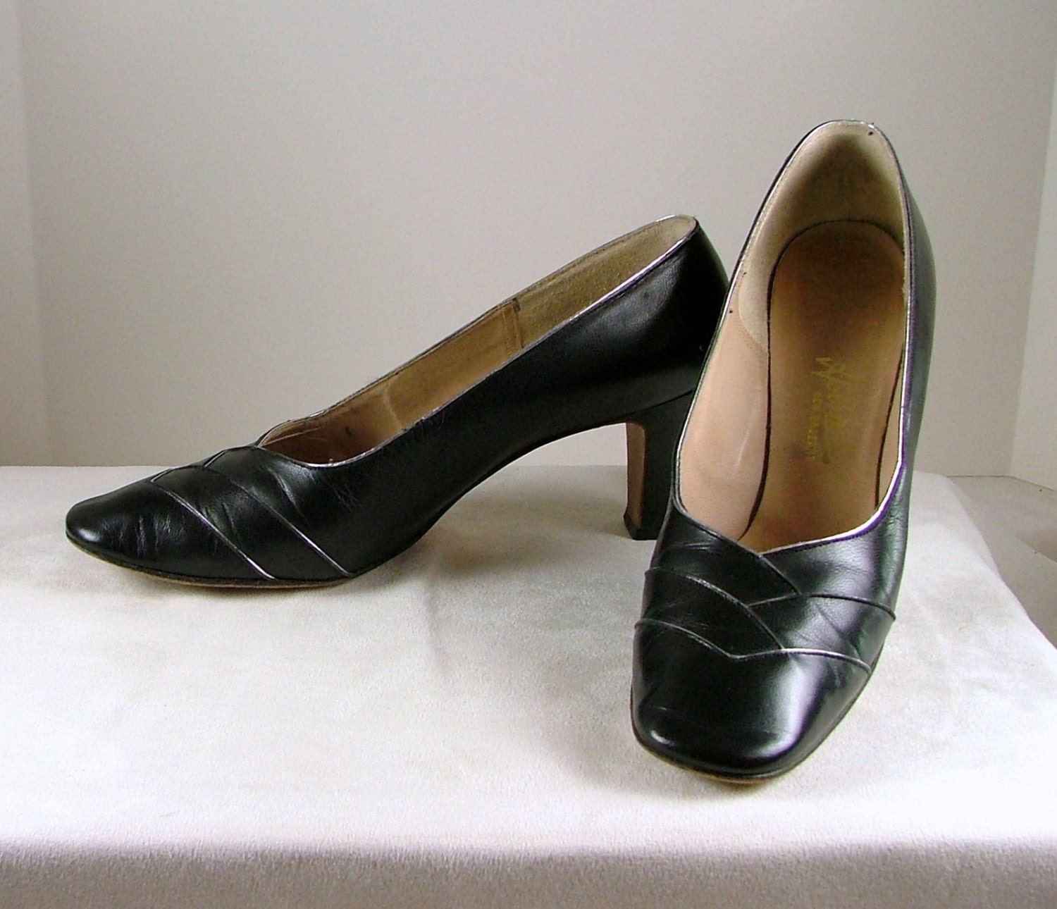 BAREFOOT Originals Black Leather Heels with Silver Trim Size